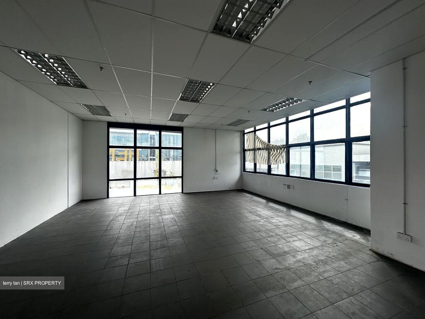 Heng Loong Building (D23), Factory #497488111
